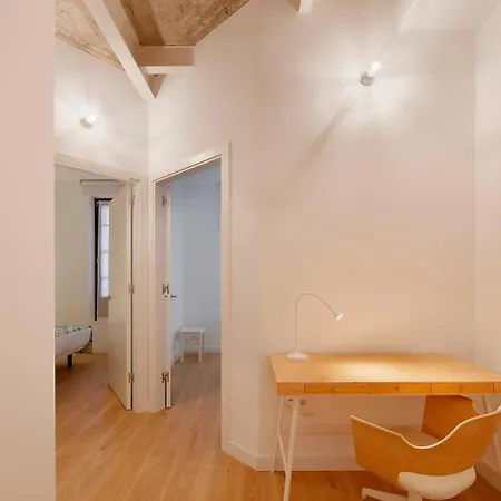 Avg Patio De Caveda Dcha גיחון