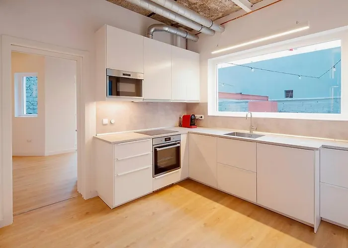 Avg Patio De Caveda Dcha. *