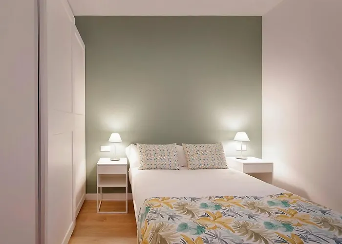 Avg Patio De Caveda Dcha.